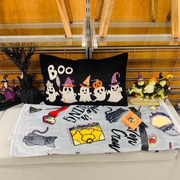 Disney Hocus Pocus Throw Blanket 50in X 70 in - Picture 6 of 9